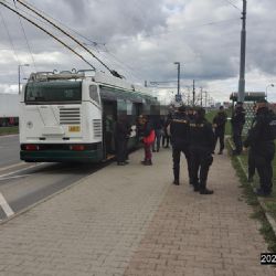 Strážníci, revizoři  a policisté kontrolovali na Borských polích cestující