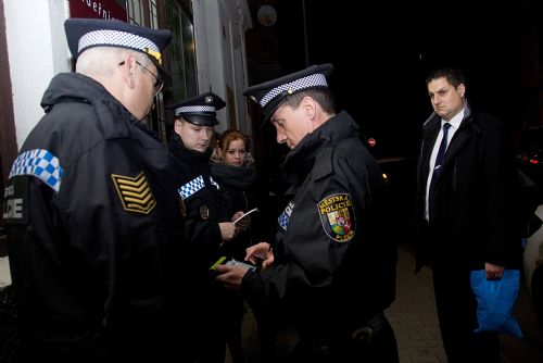 Foto: Strážníci v Plzni kontrolovali pejskaře, padaly pokuty