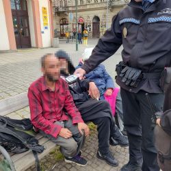 Strážníci v Plzni už zabavili alkohol 42 lidem