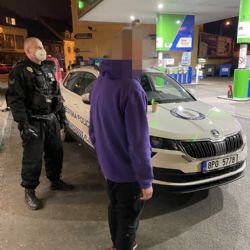 Strážník zabránil muži vzít si život