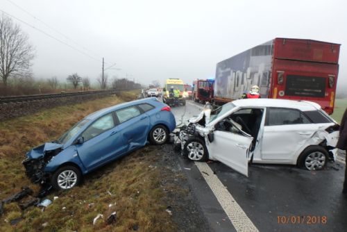 Foto: Středeční nehoda u Borov: Mrtvý a dva zranění. Fotogalerie