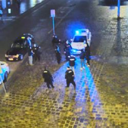 Strkanice na náměstí v Plzni skončila pěstmi a agresor v poutech 