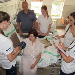 Studentky z Utahu jsou na praxi v sušické nemocnici