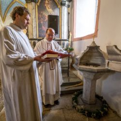 Šumavský kostel na Mouřenci oslavil 25 let od znovuvysvěcení