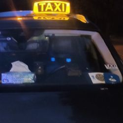 Taxikáři v Plzni jezdí bez technické