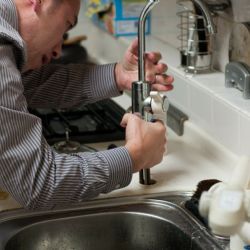 Tohle do kanalizace nepatří, radí plzeňská instalatérská firma Vyčistíme-potrubí.cz