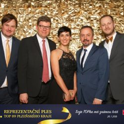 TOP 09 plesala i pomáhala už po deváté 