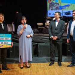 TOP 09 v Plzni tančila a pomáhala. Už potřinácté