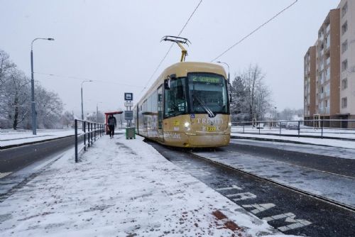 Foto: Tramvaje se vrátily na nově rekonstruovaný úsek trati v ulici Terezie Brzkové 