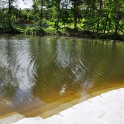 Třemošenský rybník má nové břehy a vstupy do vody. Fotogalerie 