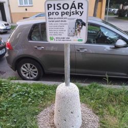 Třetí plzeňský obvod instaloval první psí pisoáry, brzy přibydou další