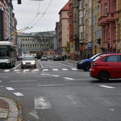 Trolejbusy mají po opravě Dobrovského přednost při křížení Klatovské