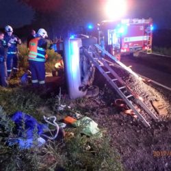 U Zhůře boural opilý řidič, spolujezdec zemřel 