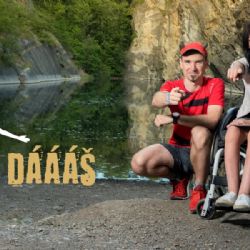 Ultramaratonec Kujan startuje na šumavské Kvildě běh pro vozíčkáře  