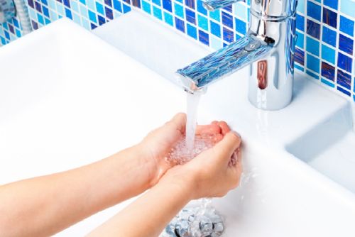 Foto: Umíte si správně umýt a vydezinfikovat ruce? V Klatovské nemocnici si to můžete vyzkoušet
