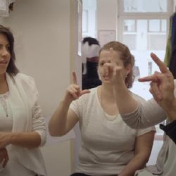 Úterní Jeden svět: kritika režimu v Egyptě, život neslyšících i sex handicapovaných