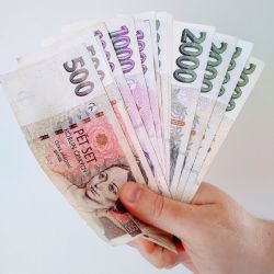  Uzavřel několik úvěrů v době předcházející oddlužení