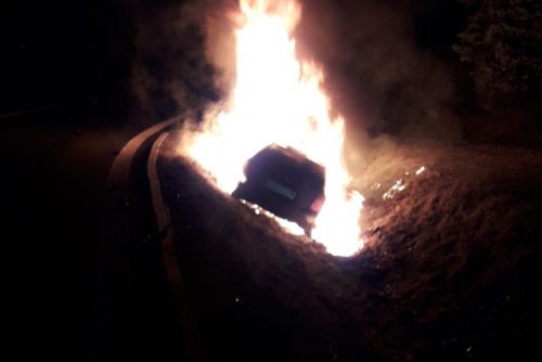 obrázek: V centru Domažlic hořelo auto