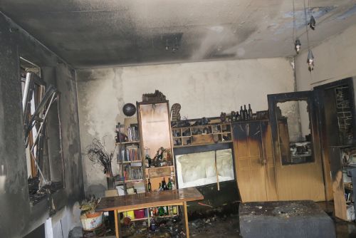 Foto: V Chrástu hořel obývák rodinného domu
