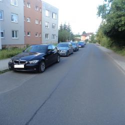 V Domažlicích poškrábal auta neznámý vandal