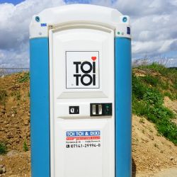V Koutu na Šumavě ukradli mobilní kadibudku