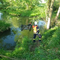 V Lelově u Stoda plavalo v řece auto s mrtvým mužem