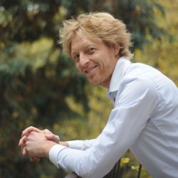 V Moving Station se bude ve středu konat veřejná debata s Karlem Janečkem