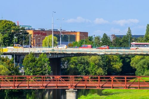 Foto: Na opravený Pattonův most v Plzni se ve čtvrtek vrátí dělníci