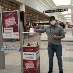 V OC Plzeň vyrostl rouškobox, pomozte ho plnit