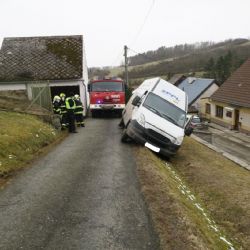 V Oprechticích se vyhýbal kočce a vyjel ze silnice