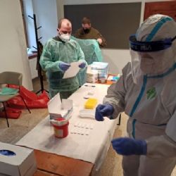 V kraji firmy testovaly už před nařízením vlády, pozitivní jsou tři procenta lidí