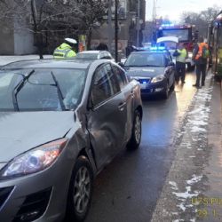 V Plzni bourala tramvaj s autem