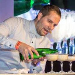 V Plzni míchá drinky barmanská špička Martin Vogeltanz. Recept na vítězný koktejl