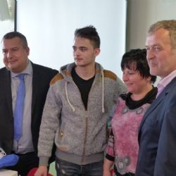 V Plzni převzali zdravotní záchranáři dar od Martina Kotýka
