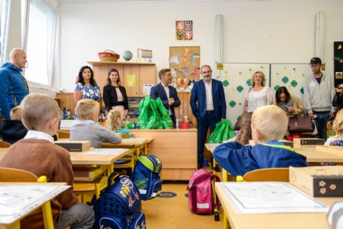 Foto: V Plzni se otevřelo 78 prvních tříd, přivítaly přes 1800 nových školáků 