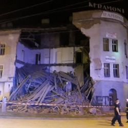 V Plzni se zřítila stěna domu, vedlejší dům musel být evakuován