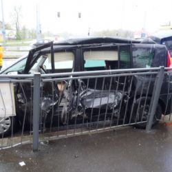 V Plzni ve středu ráno bourala tramvaj s autem