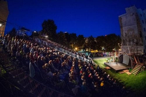 Foto: V Plzni začalo Divadelní léto, Cyrano sklidil ovace