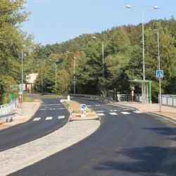 V Radčicích a Radobyčicích mají bezpečnější zastávky