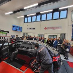 V Sušici se žáci naučí opravovat elektromobily