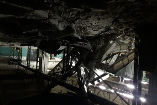Foto: V tachovské hale spadla střecha, objekt byl naštěstí prázdný