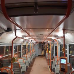 V tramvajích na Lochotíně a Slovanech řádili vandalové