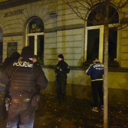 Vandal rozbil okna restaurace Belvedere