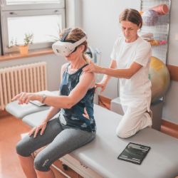 Ve FN Plzeň pomáhá pacientům virtuální realita