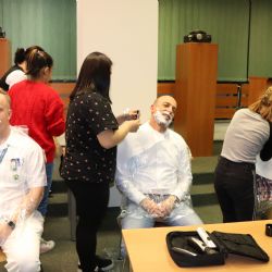 Ve FN v Plzni holili na konec Movemberu kníry. Rakovinou onemocní každý 10. muž 