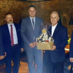 Vedení centrálního obvodu popřálo k osmdesátinám biskupu Radkovskému
