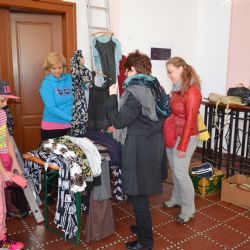 Velikonoční bazárek Holky holkám vydělal v sobotu 16,5 tisíce korun