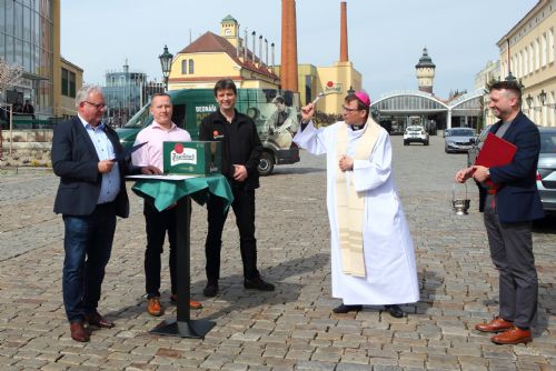 Foto: Velikonoční várka ležáku Pilsner Urquell míří k papeži Františkovi