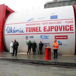 Tunelovací stroj Viktorie vyhlíží metu třetího kilometru 