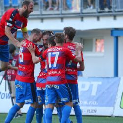 Viktorka porazila Jihlavu 2:0, titul ale bere Slavia